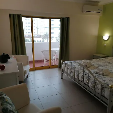 Spacious By The Beach At Praia Da Rocha アパート *